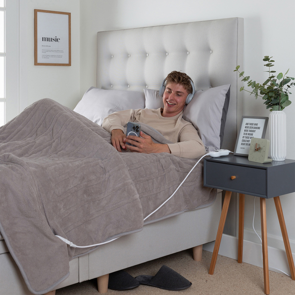 Slumberdown Comfy Hugs Slate Grey Soft Fleece Heated Throw 130 x 160cm Image 2