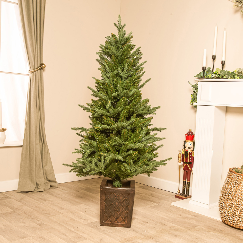 The Christmas Centre Pre-Lit Winchester Fir Artificial Xmas Tree 4.5ft Image 9