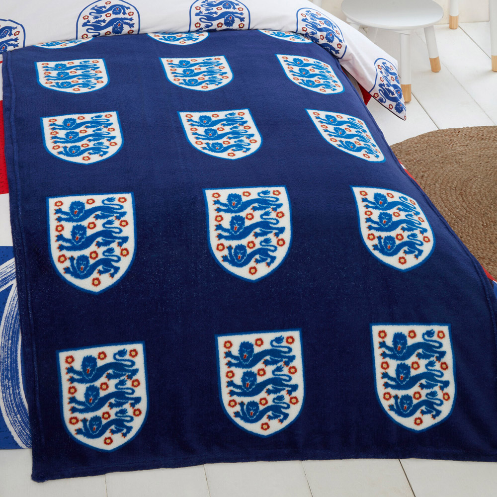 England Crests Throw Blue Image 2