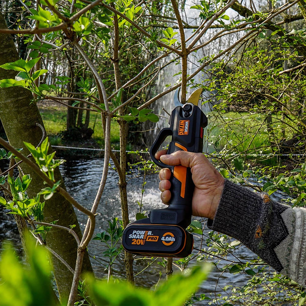 Worx WG330E 20V Cordless Pruner Garden Shears with 2.0Ah Battery and Charger Image 6