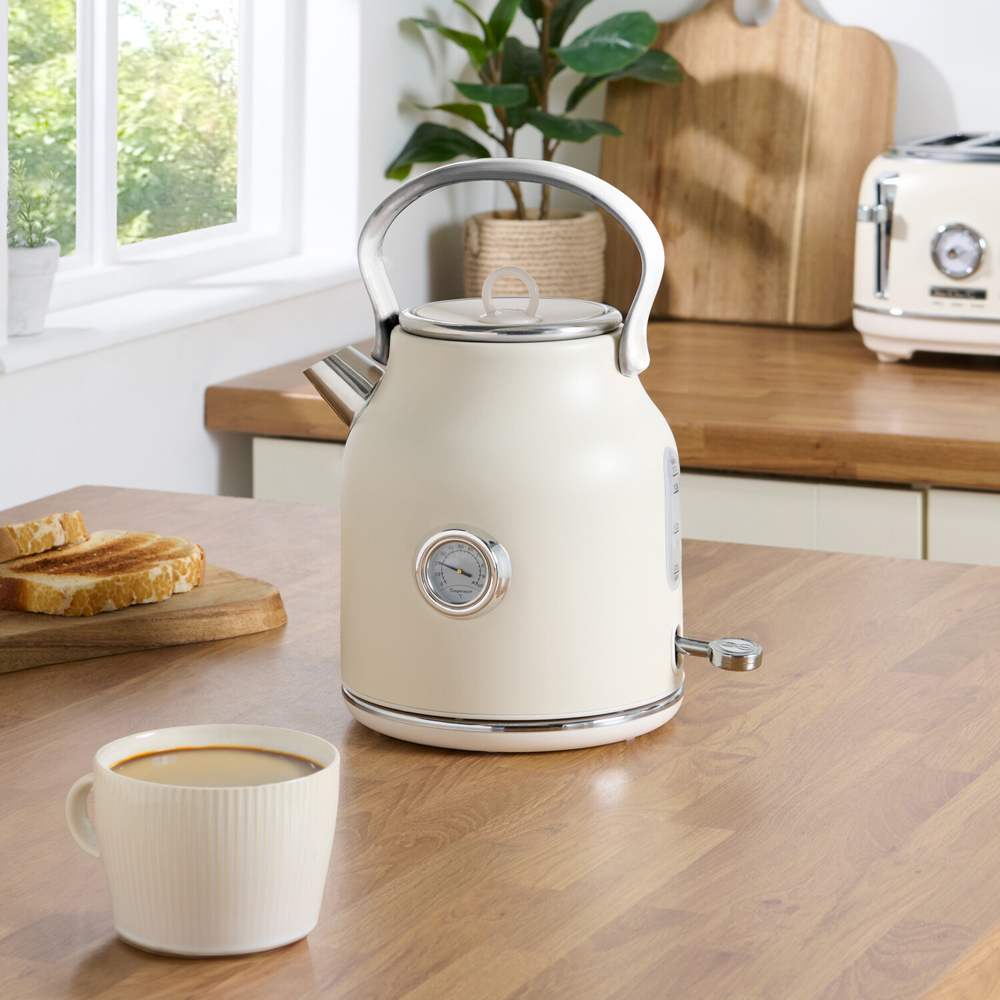 Kitchen Master Retro Kettle Cream Image 2