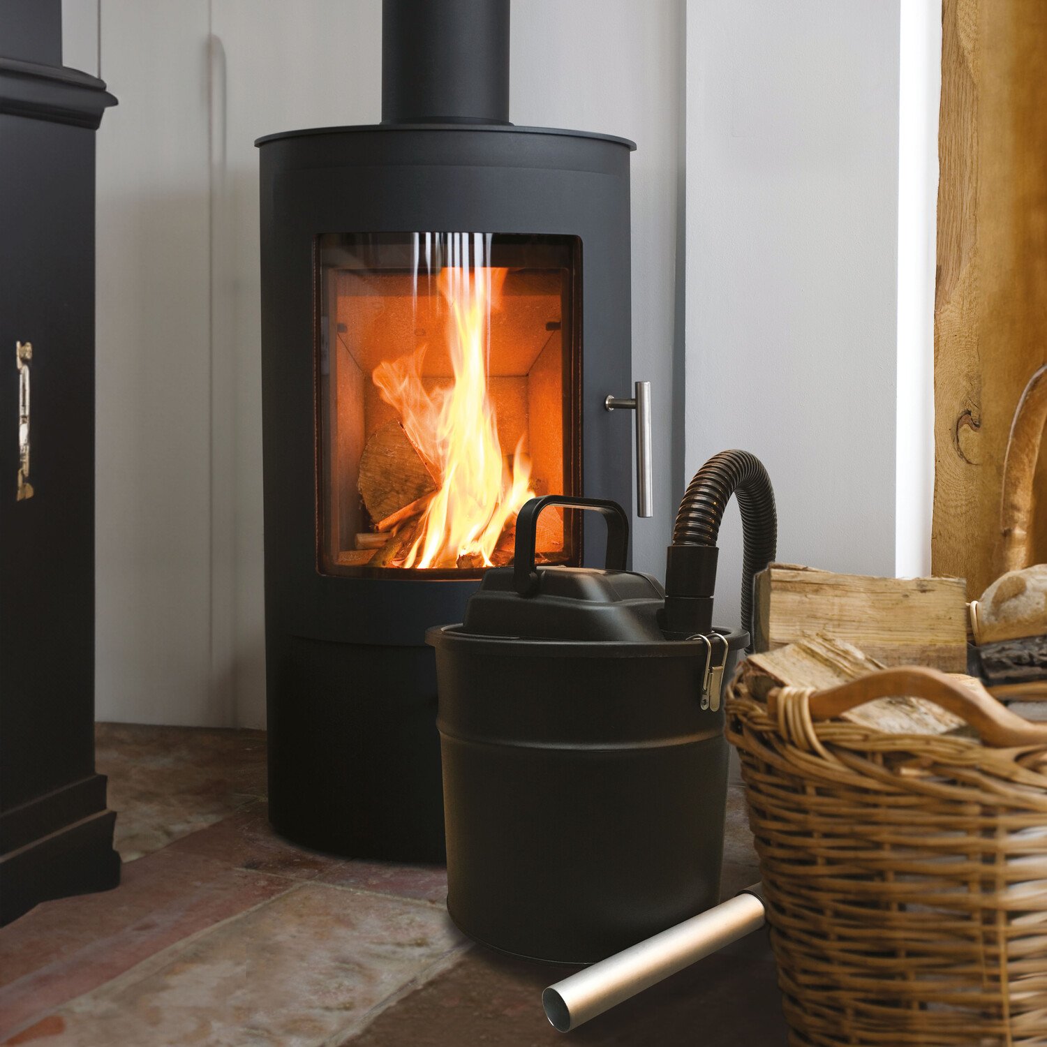 Daewoo Ash Vacuum - Black Image 2