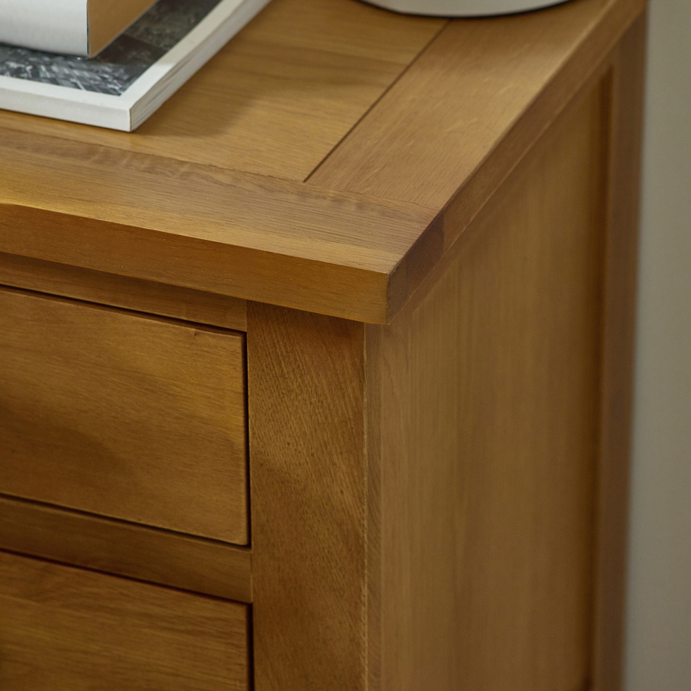 Julian Bowen Marlborough 3 Drawer White Oak Bedside Table Image 3