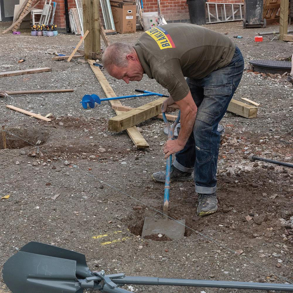 Silverline Round Mouth Solid Forged Shovel 1020mm Image 2