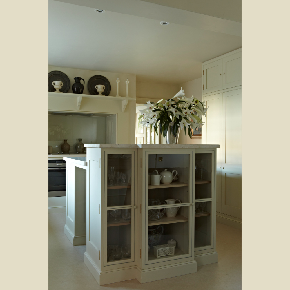 Farrow & Ball Interior Wood and Metal 1 Lime White Flat Eggshell Paint 5L Image 4