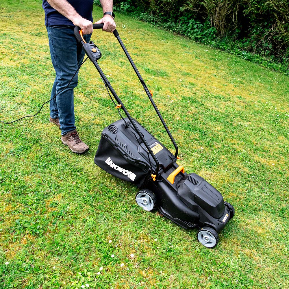Worx WG713E.1 1200W Corded 34cm Lawn Mower Image 2