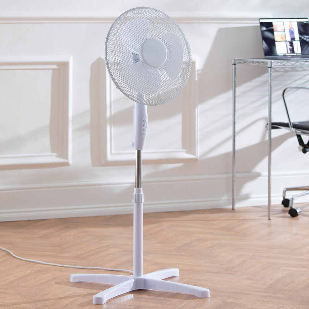 Daewoo White Pedestal Fan 16 inch Image 2