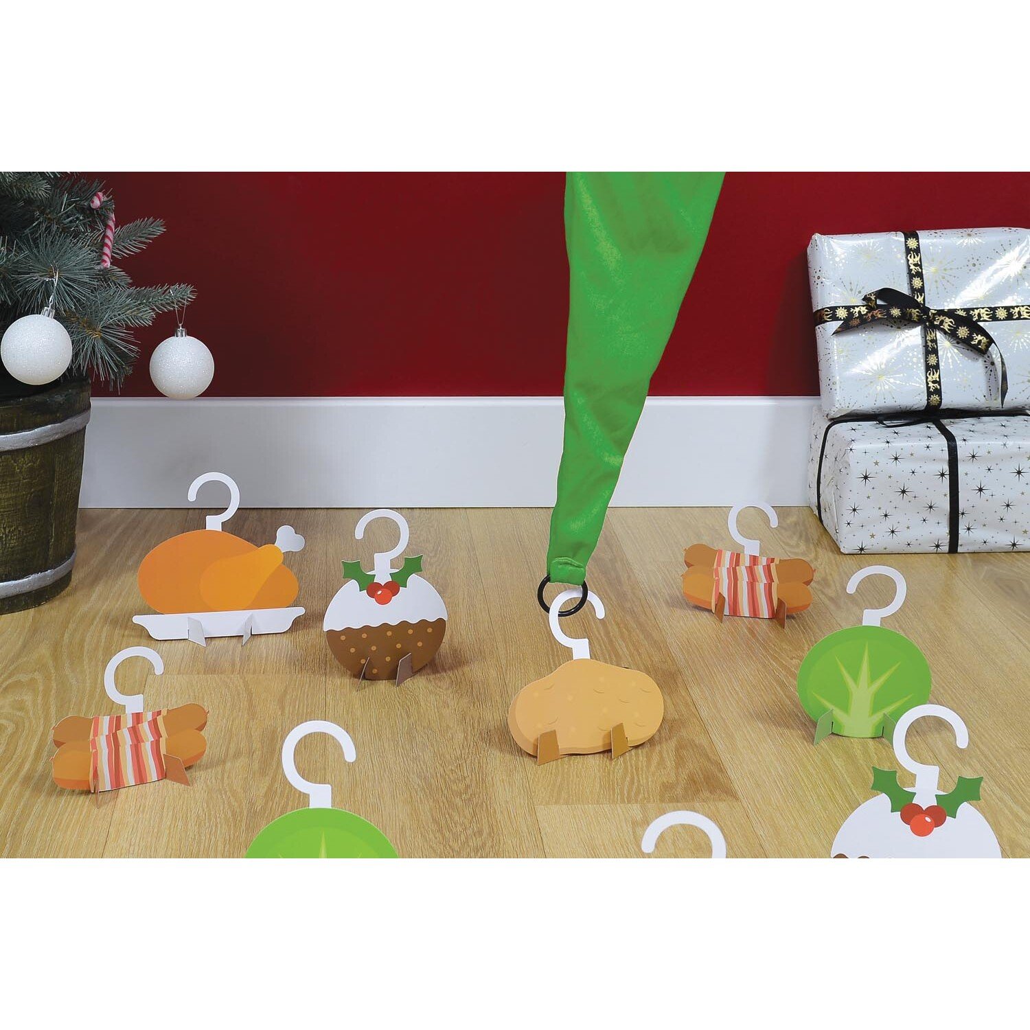 Christmas Dinner Game Set Image 3