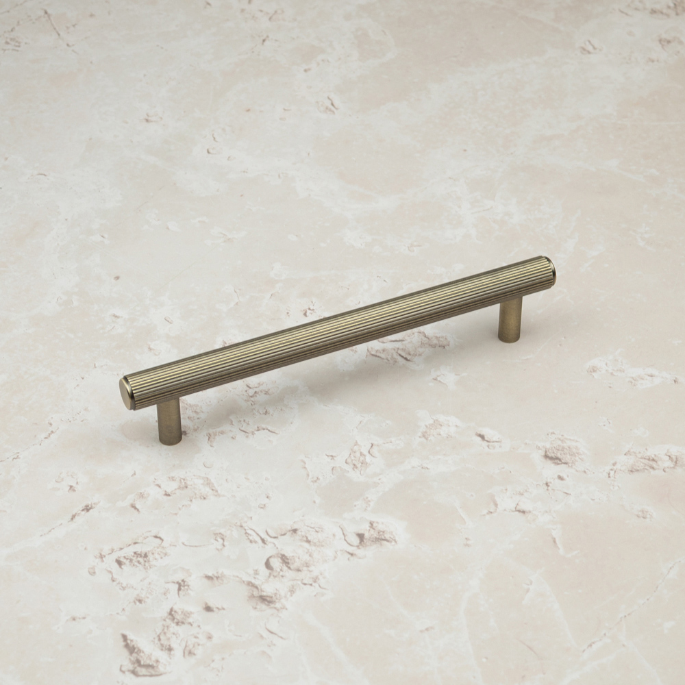 Handle & Home Antique Brass Reeded T-Bar Handle 160mm Image 2