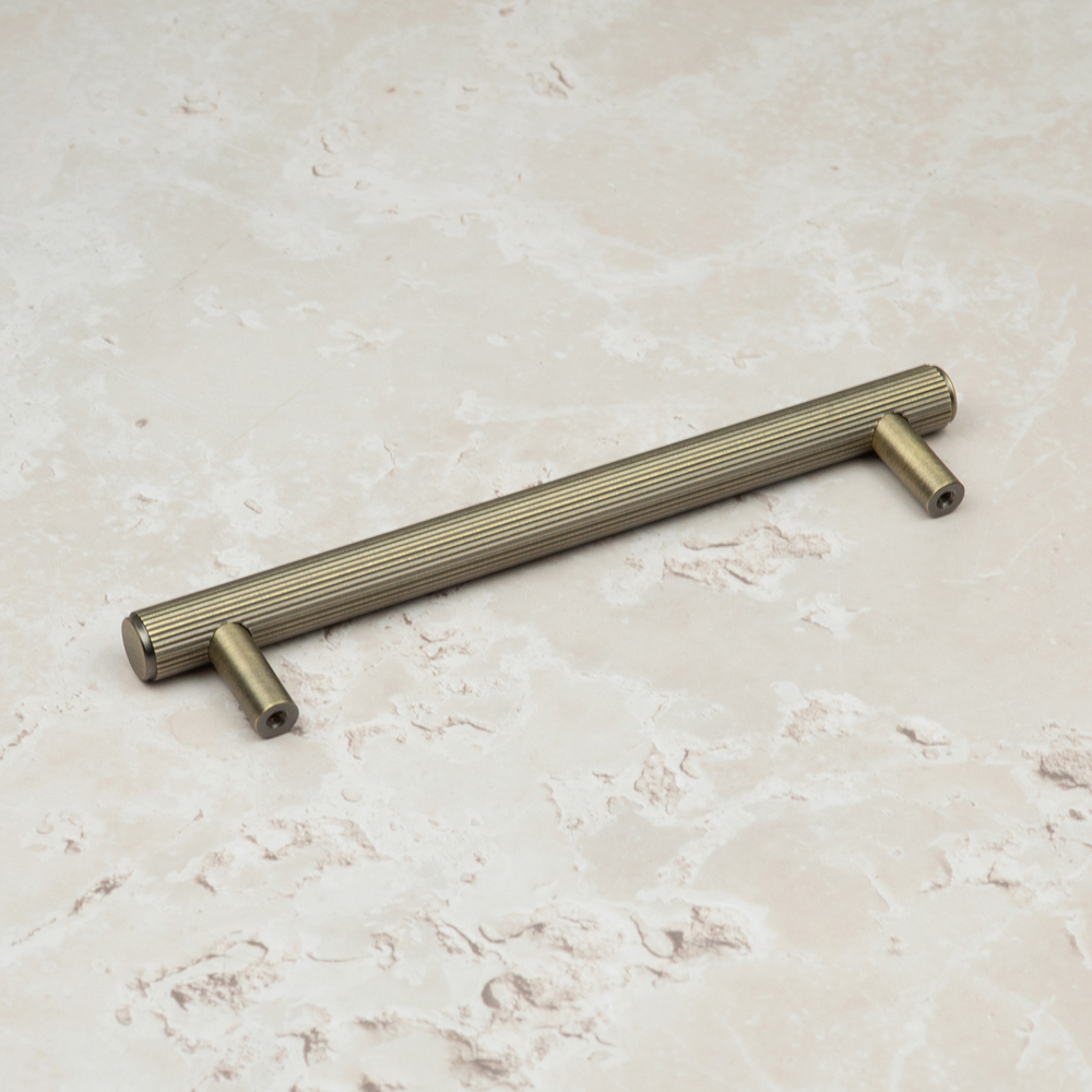 Handle & Home Antique Brass Reeded T-Bar Handle 160mm Image 3
