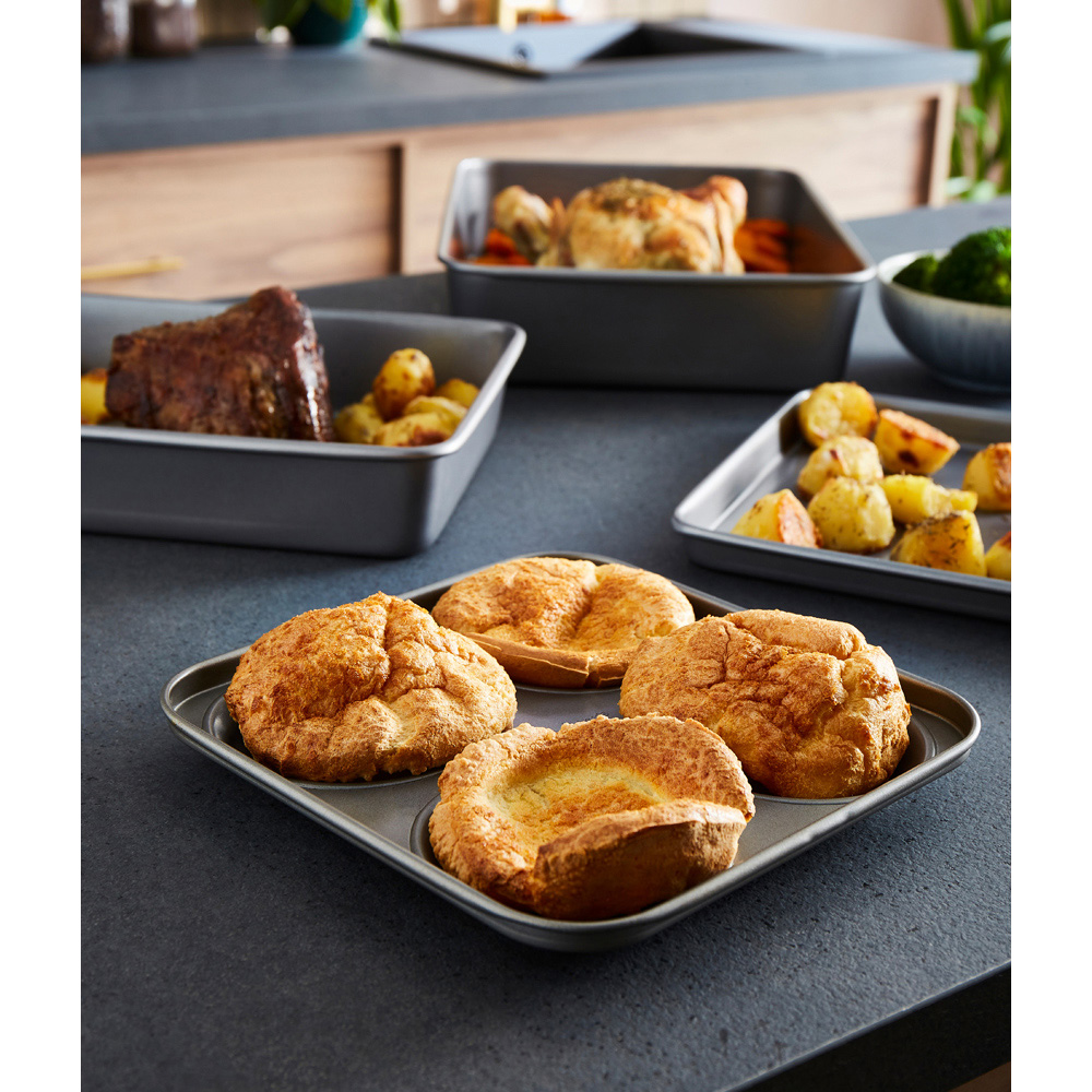 Morphy Richards Yorkshire Pudding Tray with Oven Tray and Roasting Tin Image 7