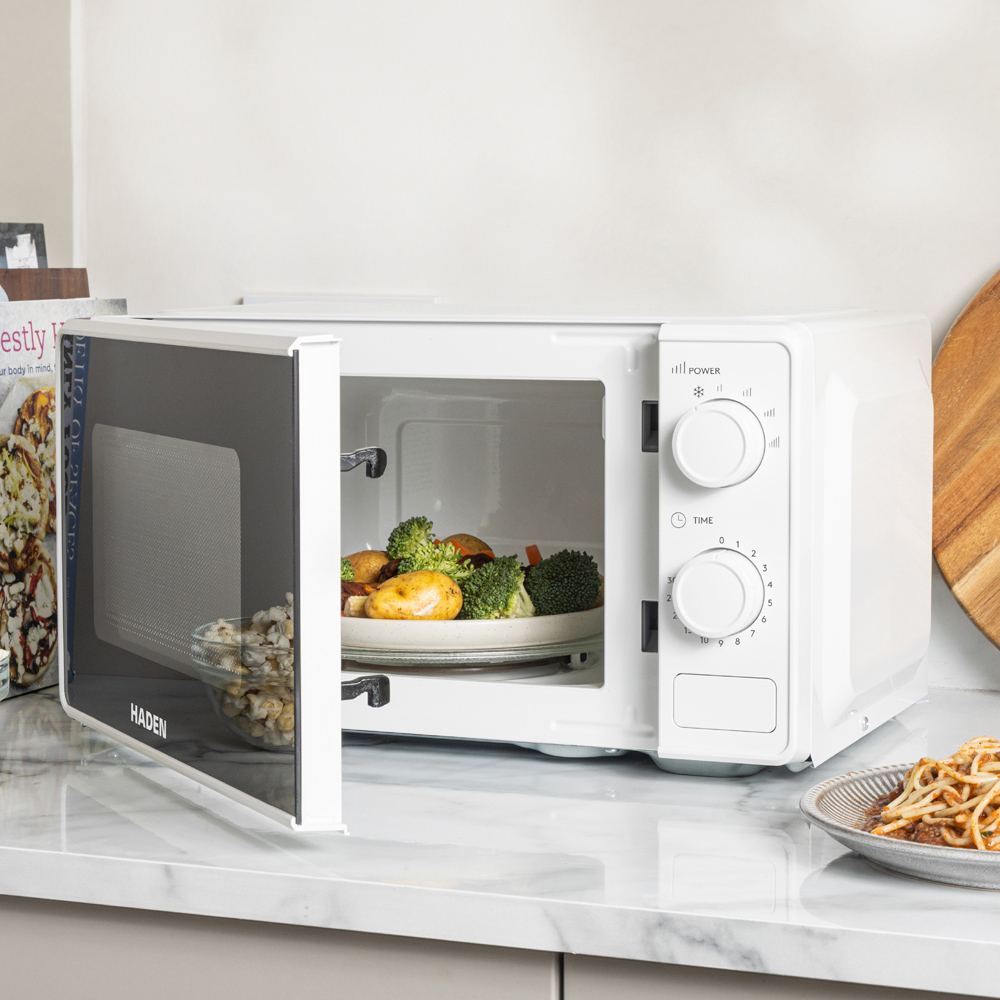 Haden 214188 White 20L Manual Microwave 800W Image 2
