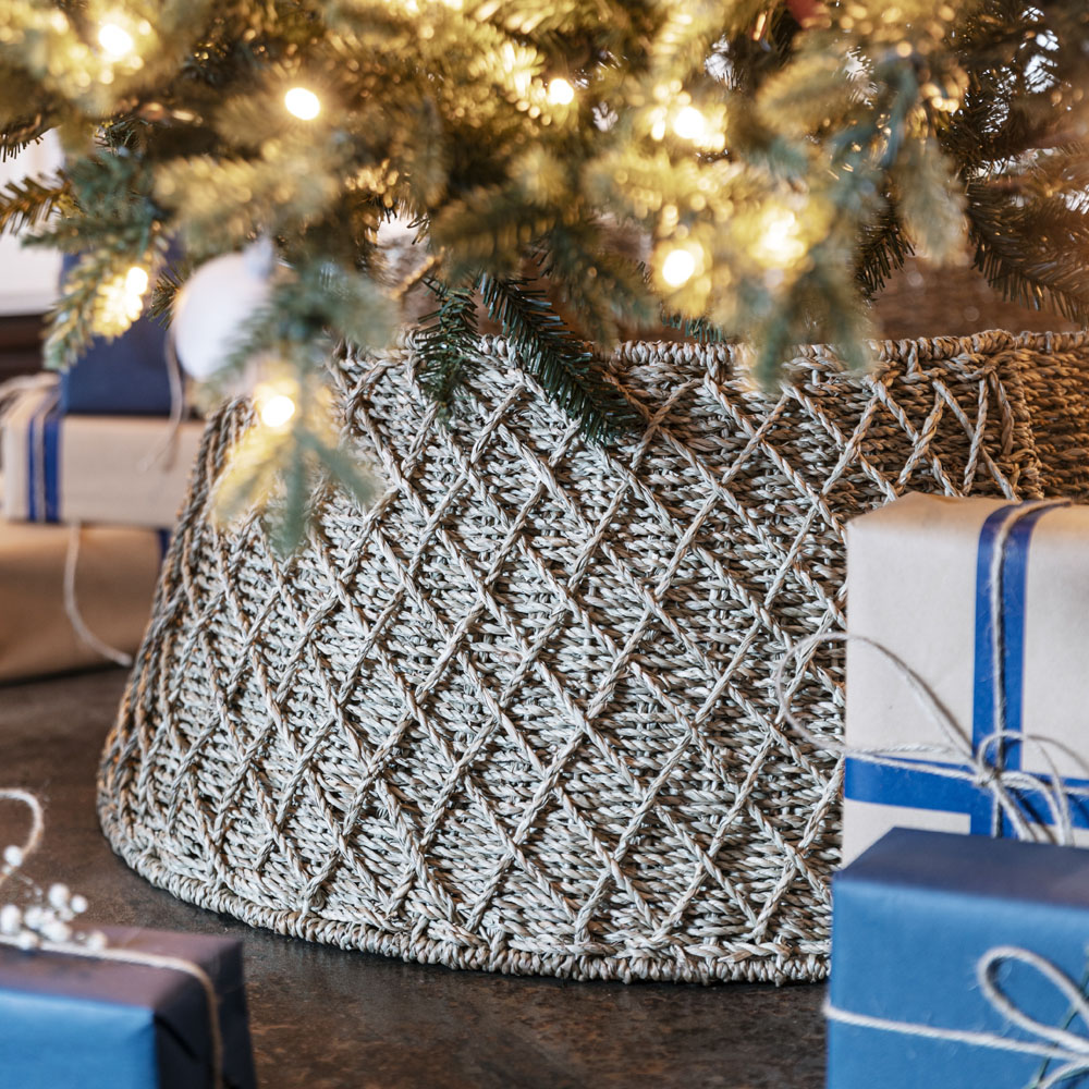 Ivyline Wicker Diamond Pattern Foldable Round Christmas Tree Skirt 60cm Image 5