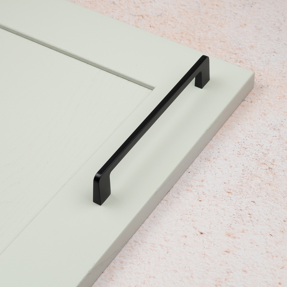 Handle & Home Matt Black Curved Handle 160mm Image 2