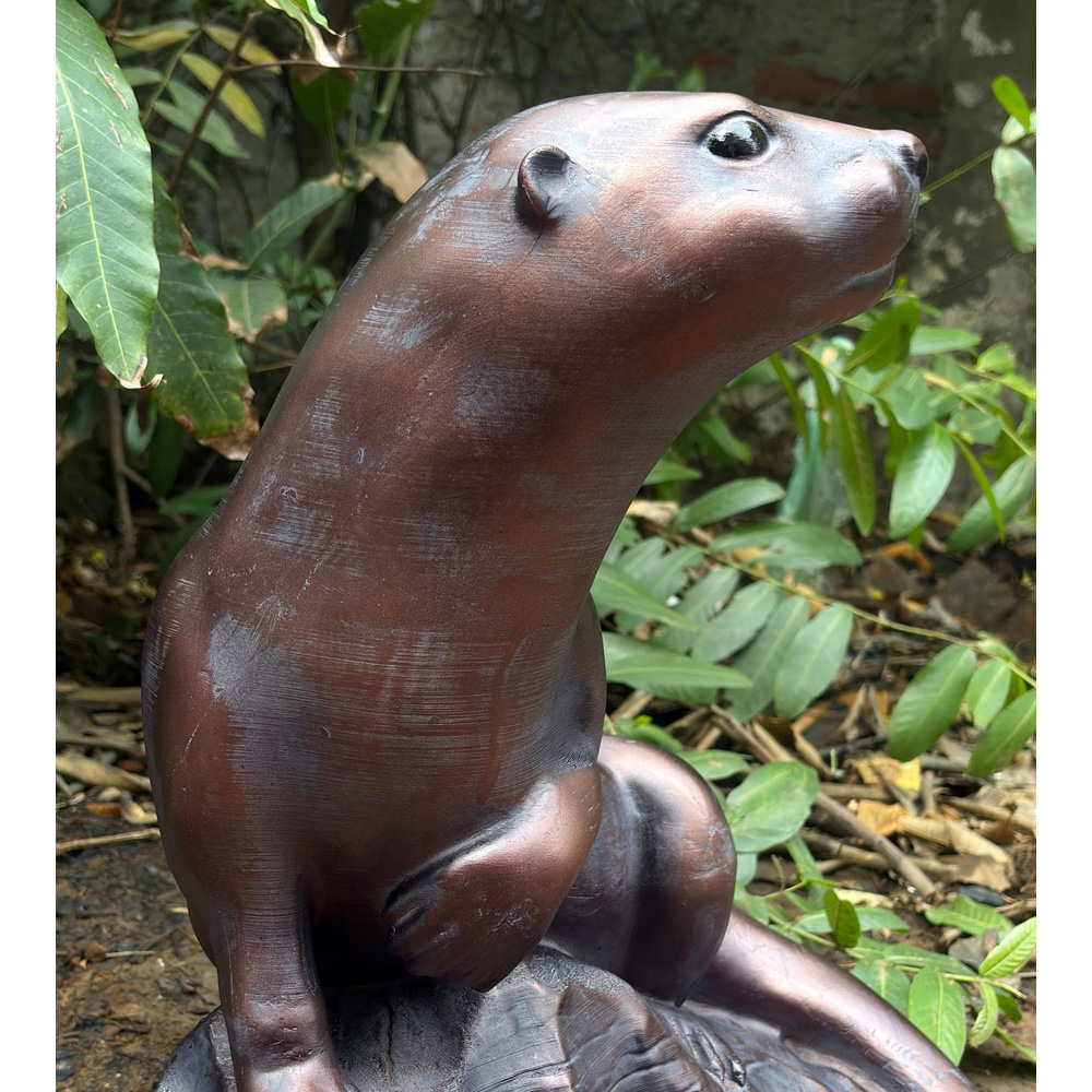 Inspirational Gifting Otter Polystone Resin Garden Ornament Large Image 8