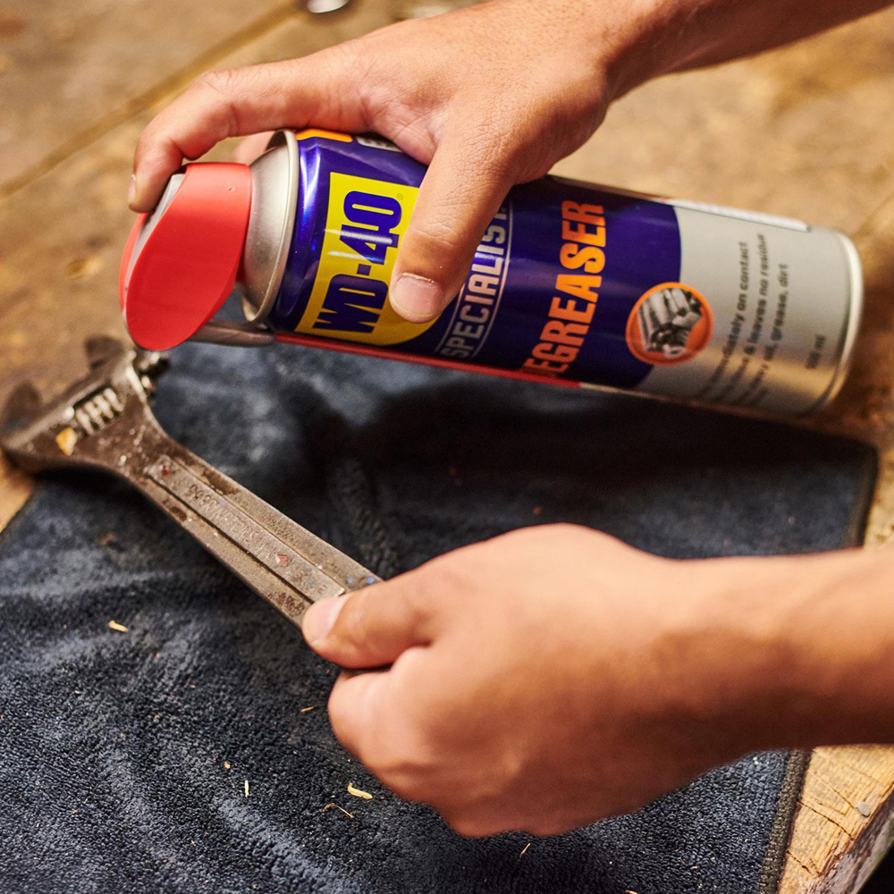 WD-40 Multi-Use Lubricant 450ml with Specialist Degreaser 500ml Image 2