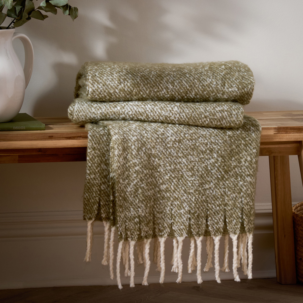 Wylder Isla Green Nature Woven Tasselled Throw 130 x 180cm Image 2