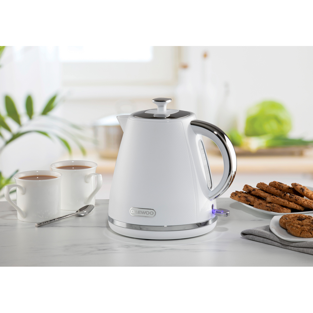 Daewoo SDA2623GE White Stirling 1.7L Pyramid Kettle Image 2