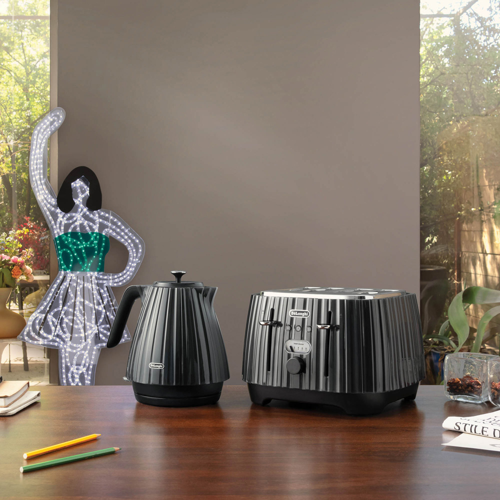 De'Longhi Ballerina DL3002 Black 4 Slice Toaster Image 2