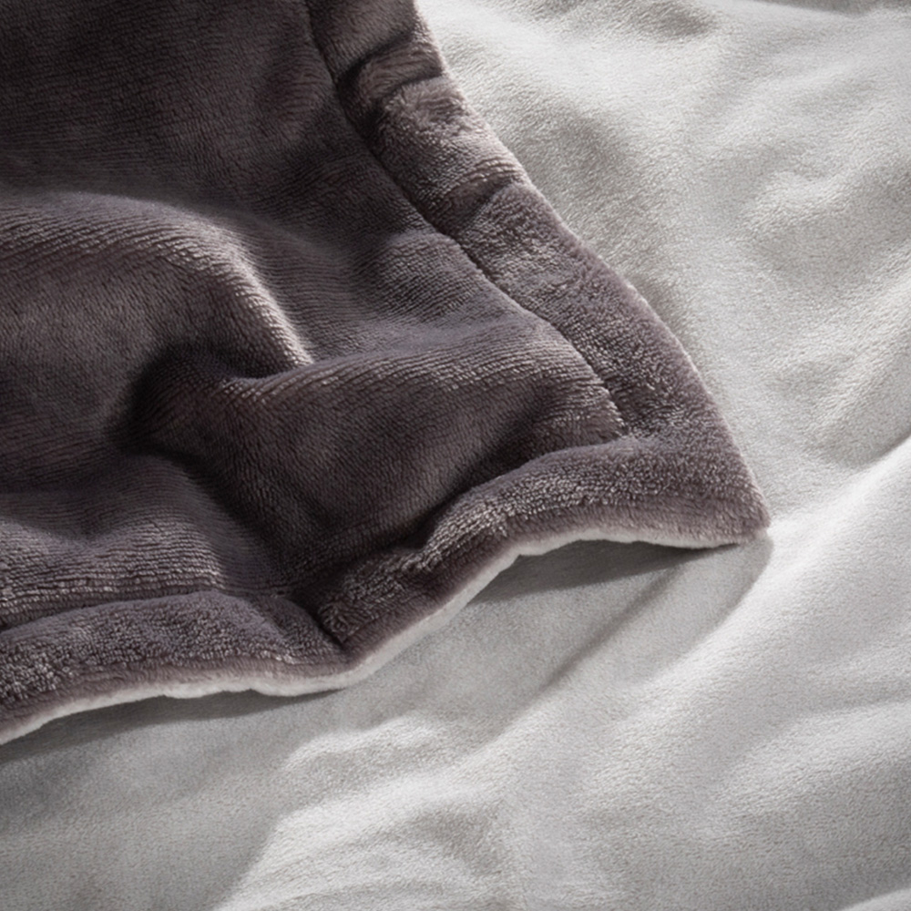 Daewoo Two Tone Heated Throw 160 x 120cm Image 4