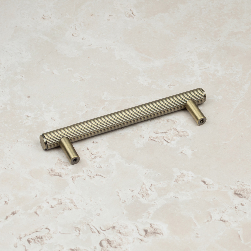 Handle & Home Antique Brass Reeded T-Bar Handle 128mm Image 3