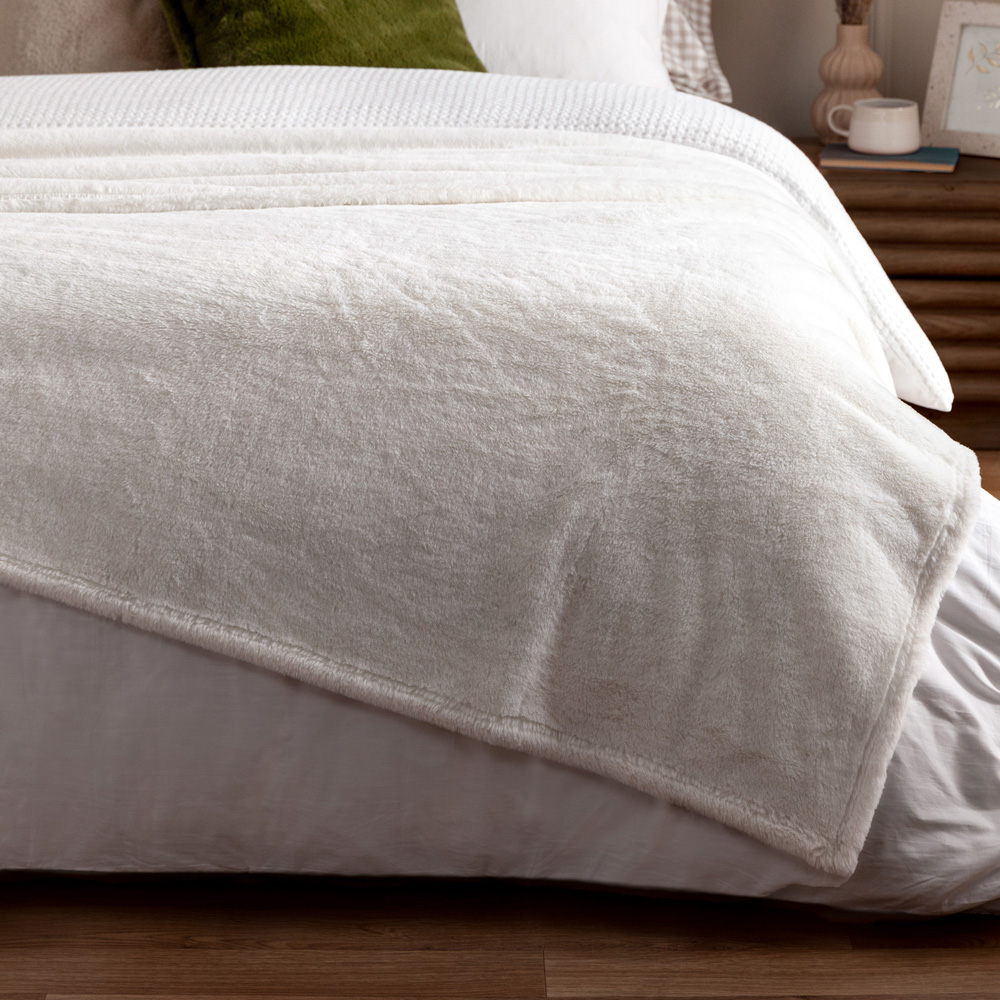 furn. Kallu Ecru Double-Sided Faux-Fur Throw 150 x 200cm Image 5