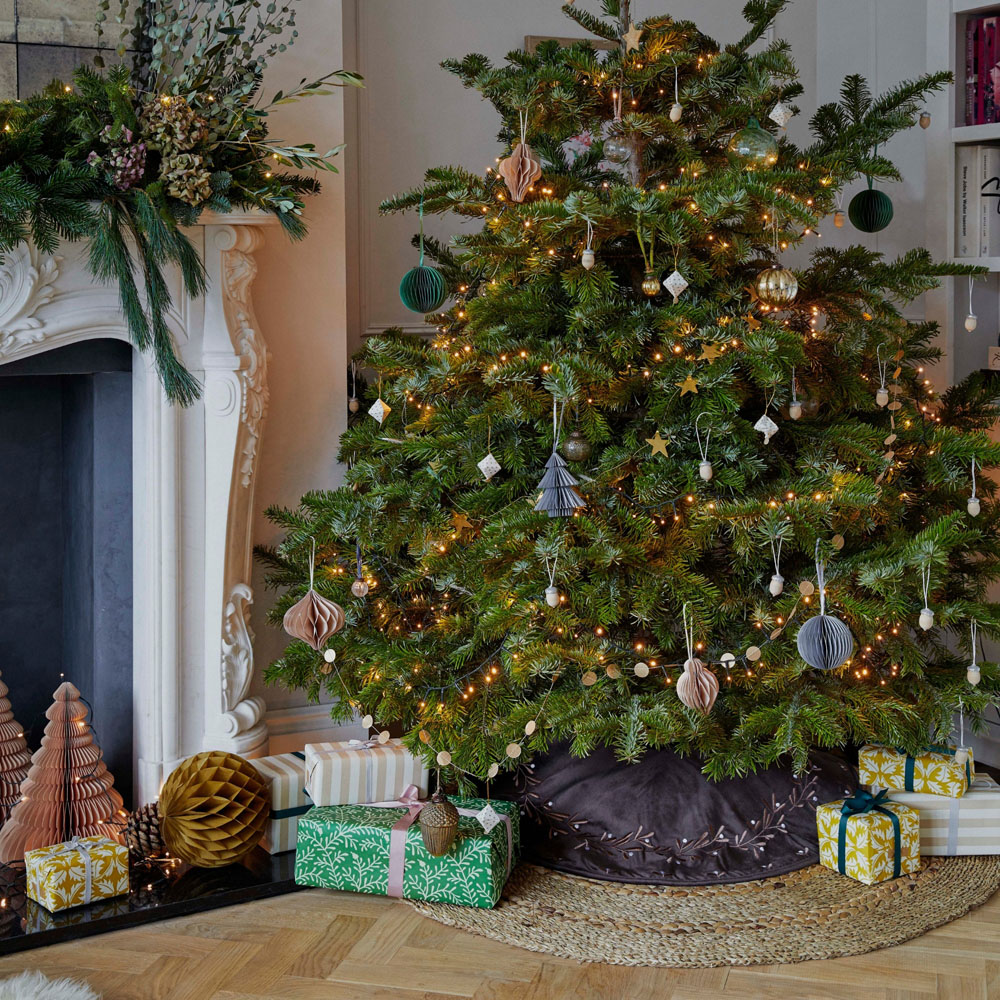Ivyline Velvet Mocha Mistletoe Christmas Tree Skirt 80cm Image 2