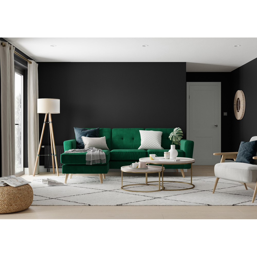Dulux Rich Black Walls and Ceilings Matt Emulsion Paint 2.5L Image 6