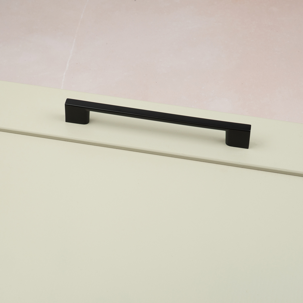 Handle & Home Square Matt Black Handle 160mm Image 4