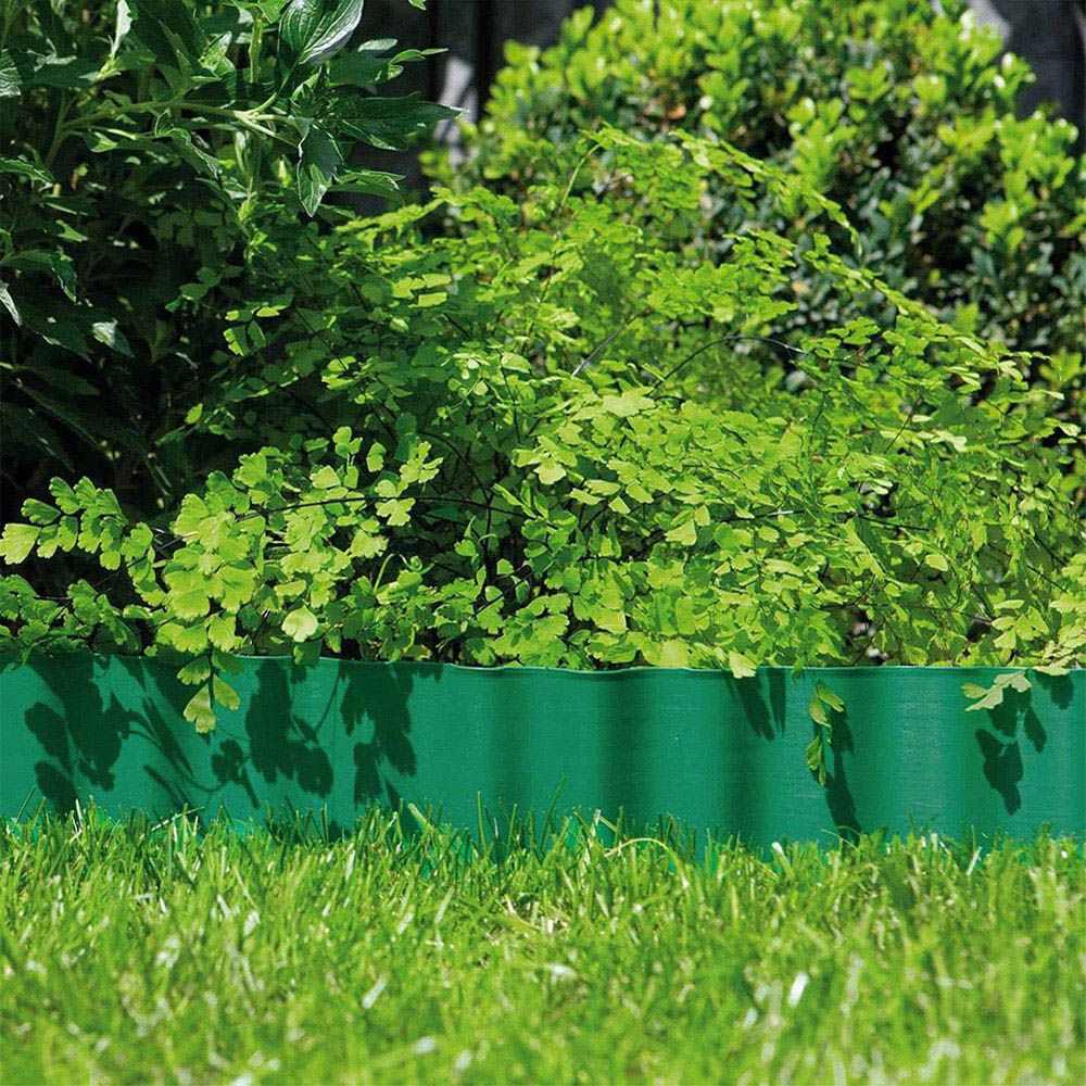 Living and Home 30ft Green Wave Shaped Lawn Edging Image 8