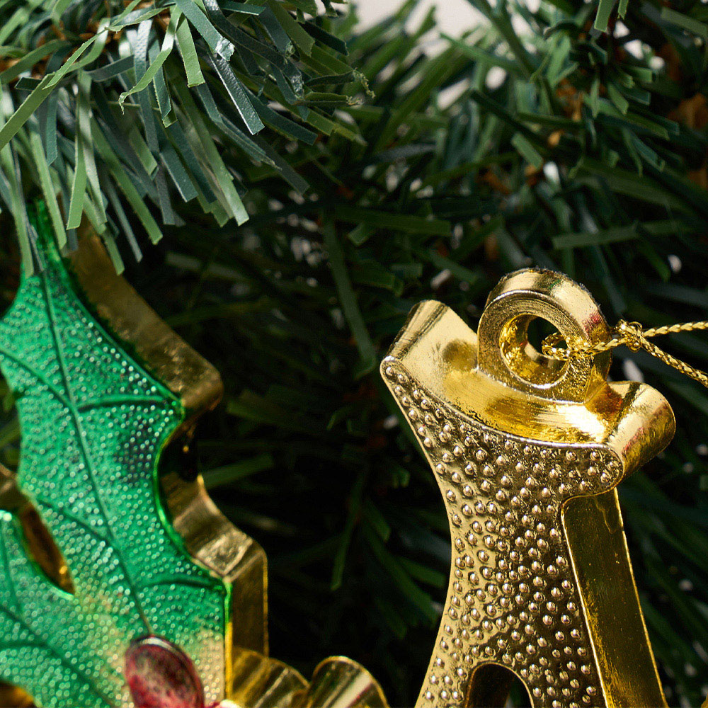 Living and Home Festive Christmas Wreath with Red Ornaments Flowers and Pinecone Image 6