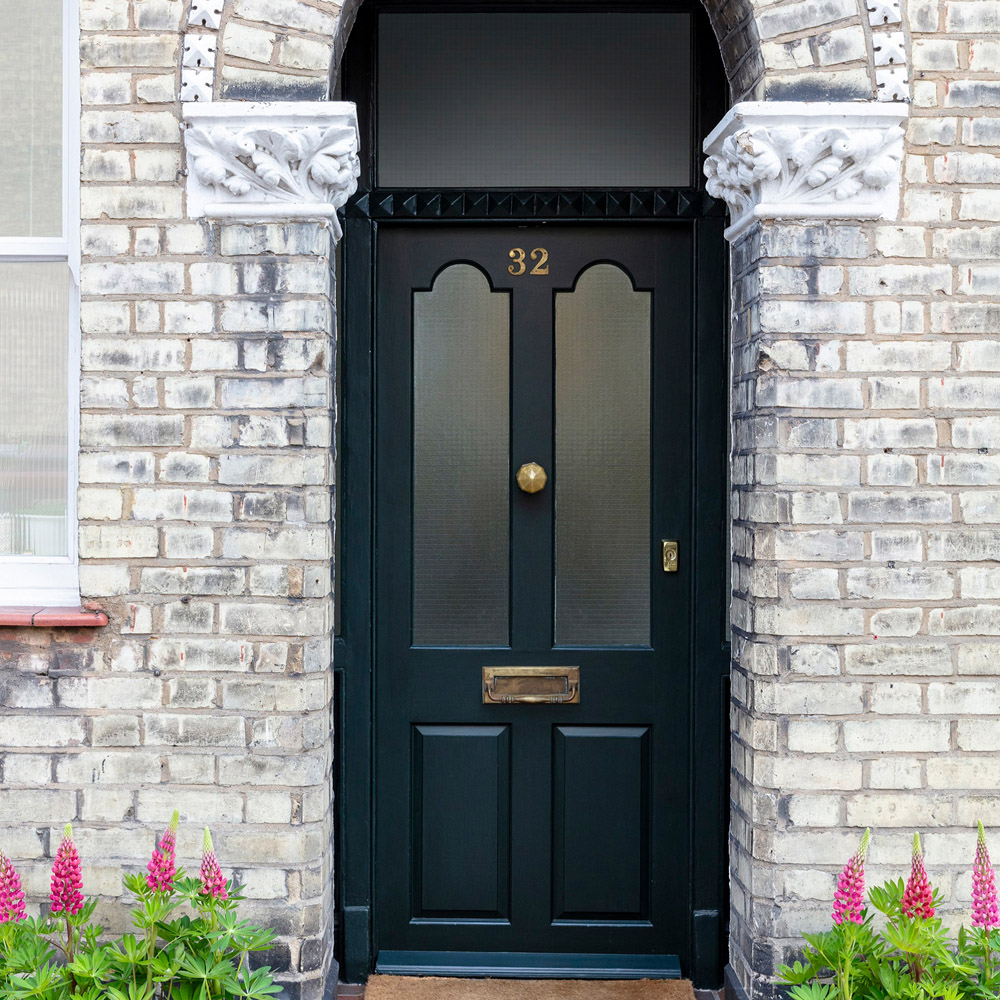 Craig & Rose Walls and Ceilings Jet Black Chalky Emulsion Paint 5L Image 4