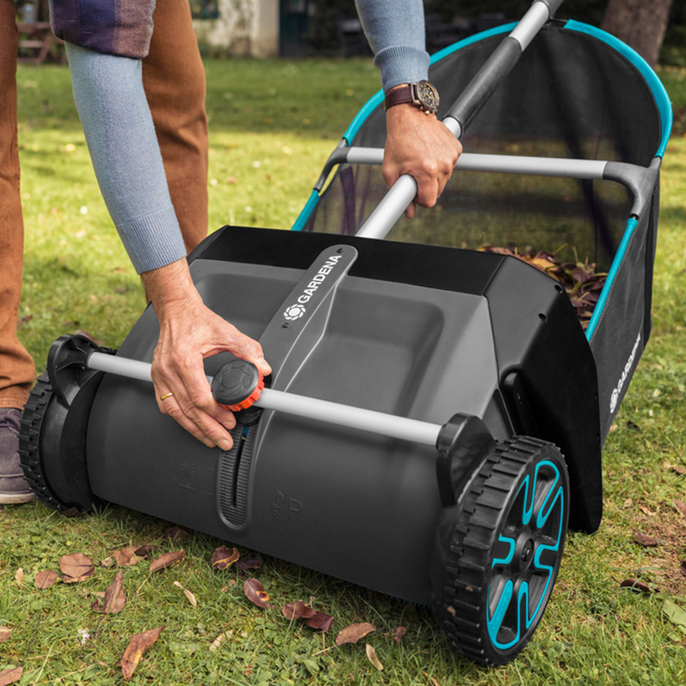Gardena Leaf and Lawn Collector Image 4
