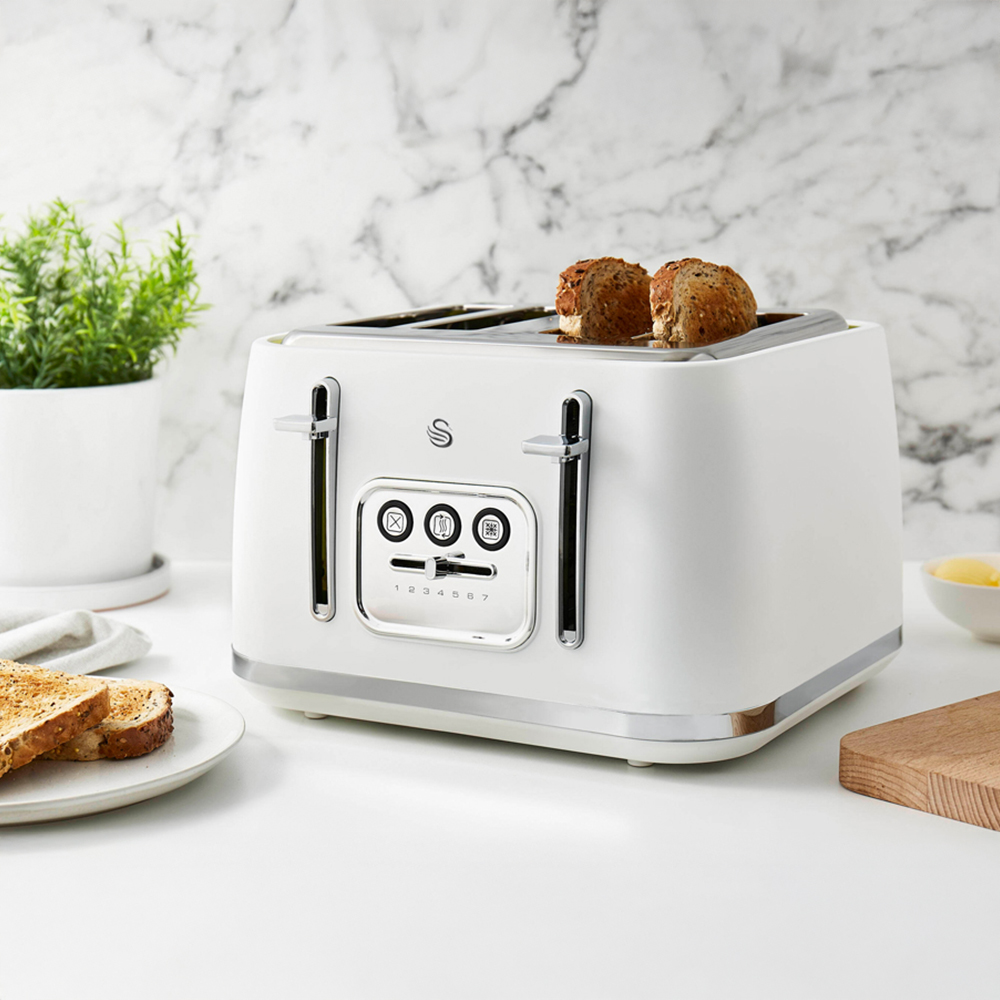 Swan Serenity EEJB271 White Matt Finish with Chrome Trim 4 Slice Toaster and 1.7L Kettle Set Image 7