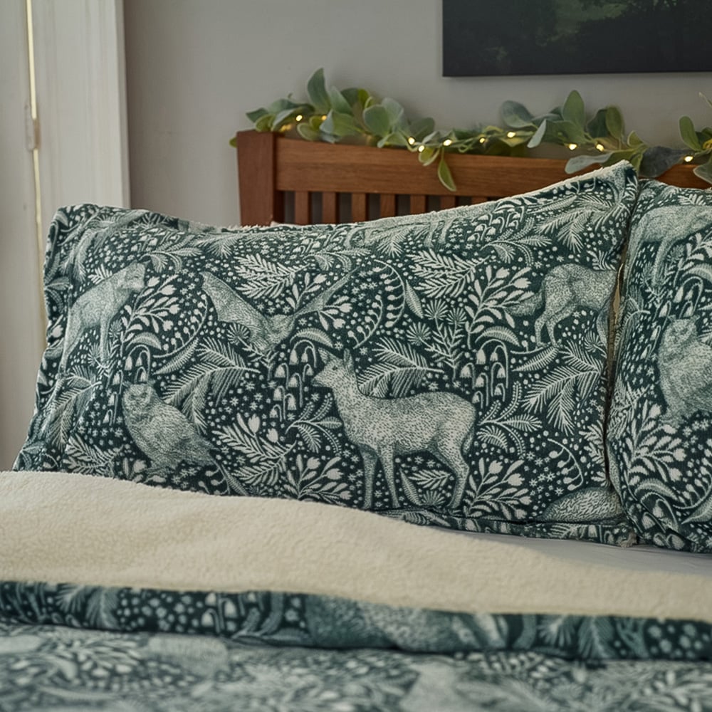 Deyongs Single Dark Sage Woodland Folk Duvet Set Image 2