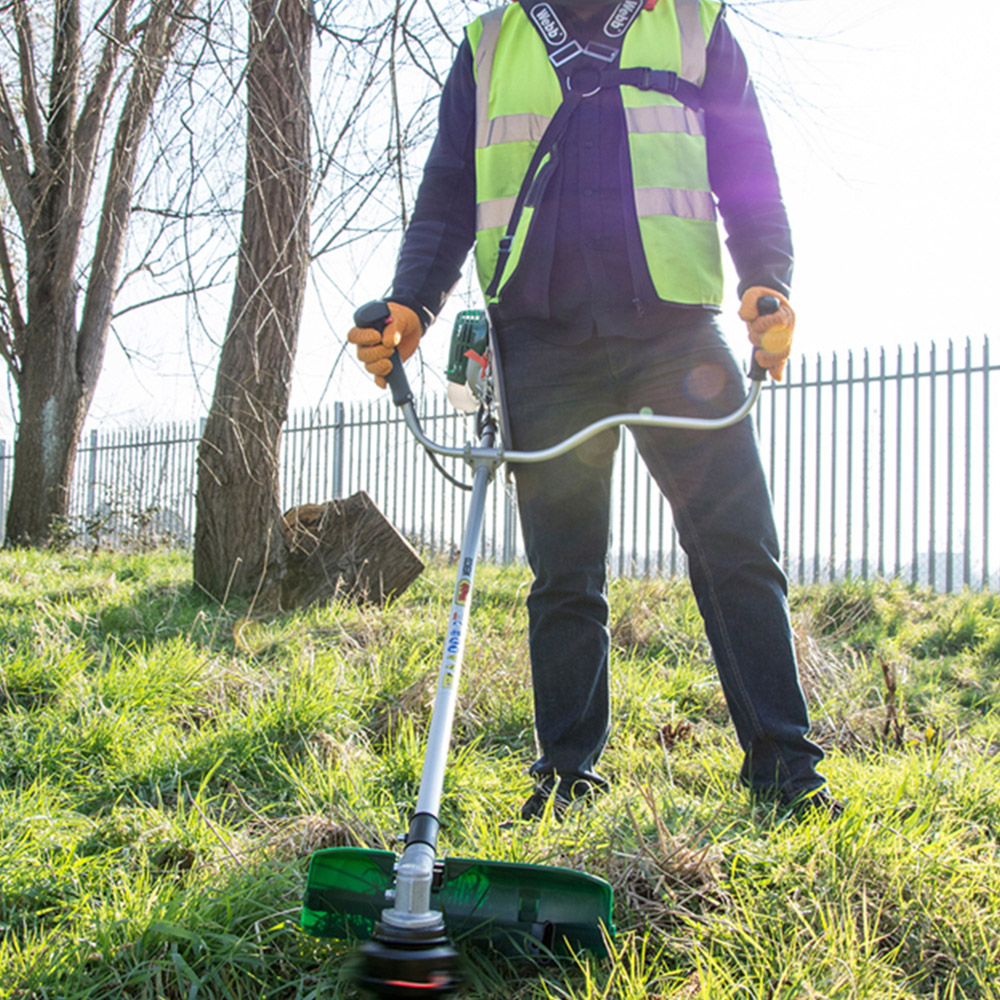 Webb WEBC33 Straight Shaft 25cm Brushcutter Image 2
