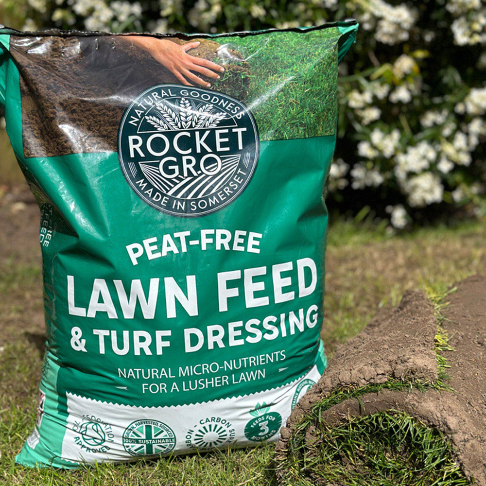 RocketGro Organic Approved Peat-Free Lawn Feed and Turf Dressing Bag 40L 60 Pack Image 2