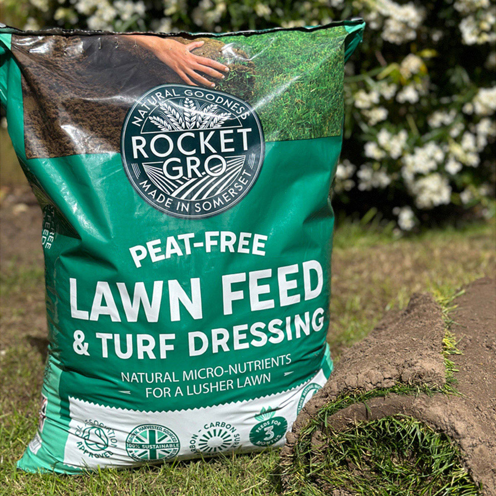 RocketGro Organic Approved Peat-Free Lawn Feed and Turf Dressing Bag 40L 45 Pack Image 2