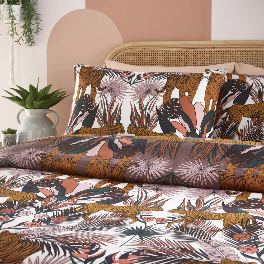 furn. Kaihalulu Double Cocoaberry Duvet Set Image 2