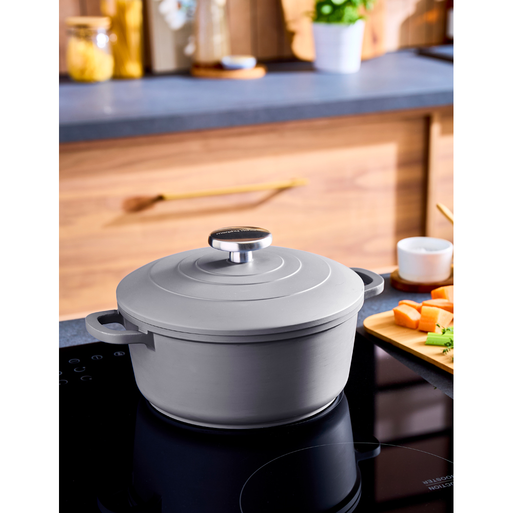 Morphy Richards 20cm 2.3L Grey Cast Aluminium Casserole Dish Image 4