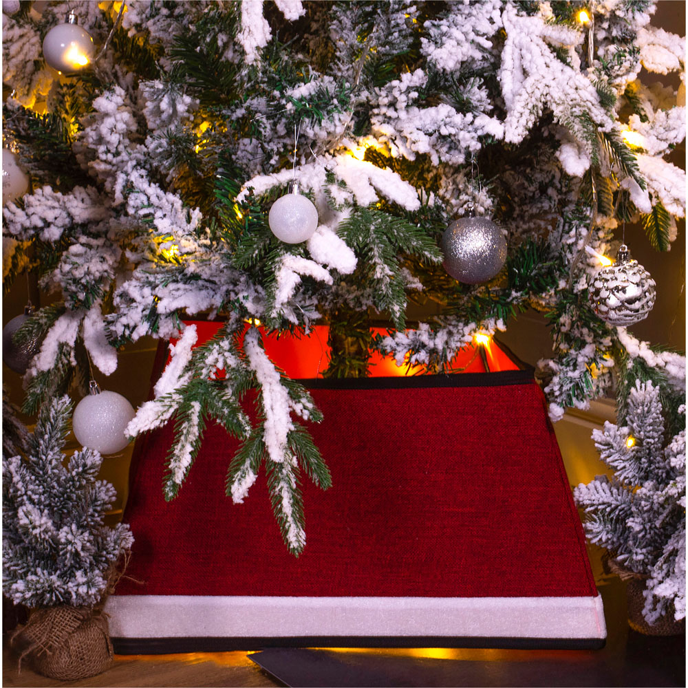 St Helens Red Christmas Tree Skirt with White Trim Image 2