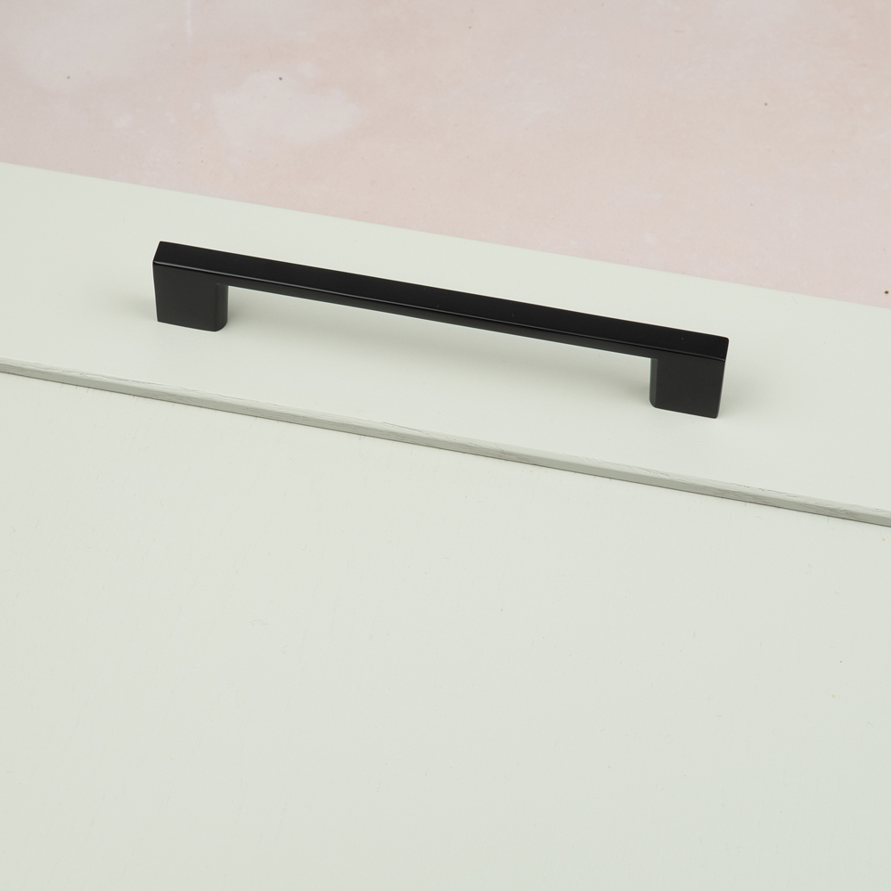 Handle & Home Square Matt Black Handle 128mm Image 4