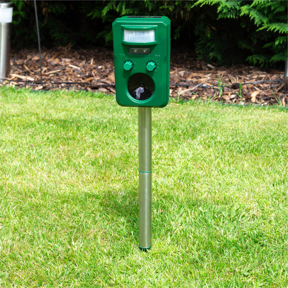 St Helens Green Solar Powered Ultrasonic Strobing Animal Repeller Image 2