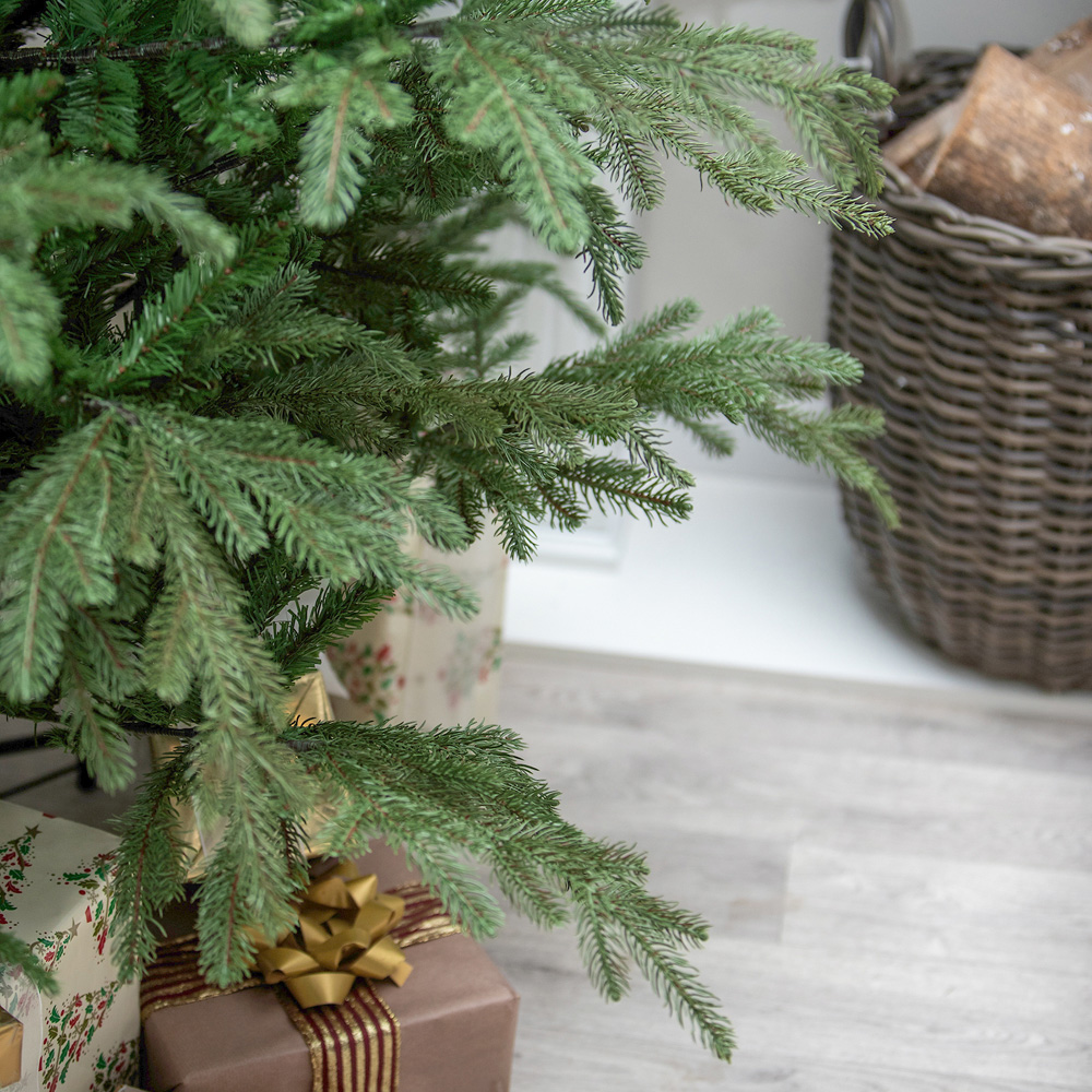 The Christmas Centre Highclere Green Wide Spruce Artificial Xmas Tree 6ft Image 6