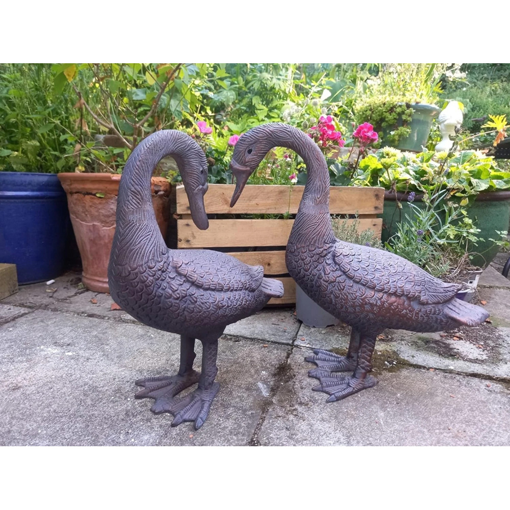 Inspirational Gifting 2 Piece Geese Cast Aluminium Garden Ornament Set Image 2