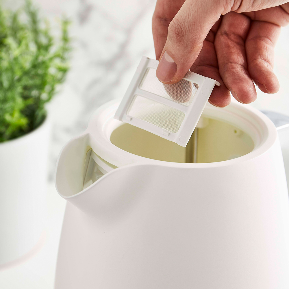 Swan Serenity EEJB271 White Matt Finish with Chrome Trim 4 Slice Toaster and 1.7L Kettle Set Image 3