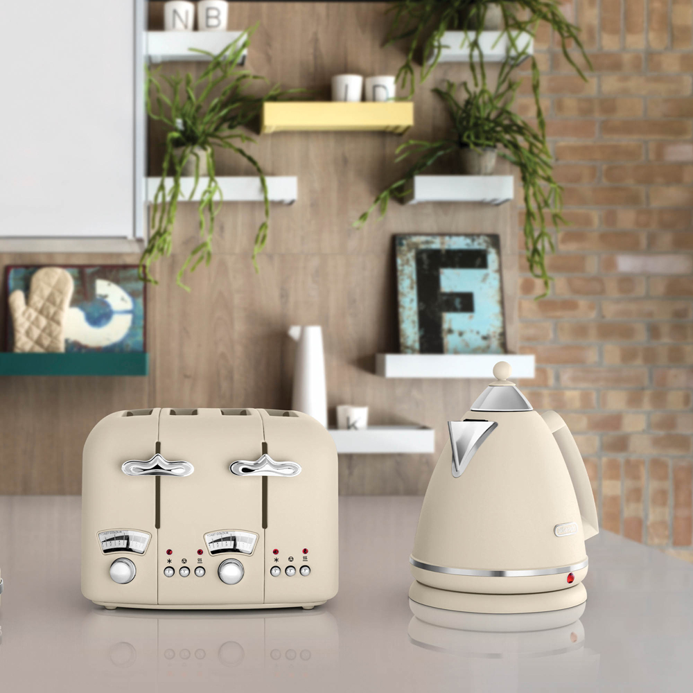 De'Longhi Argento DL3017 Beige 1.7L Kettle Image 2