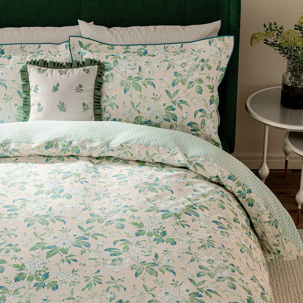 V&A Briar Bloom Double Green Duvet Set Image 5