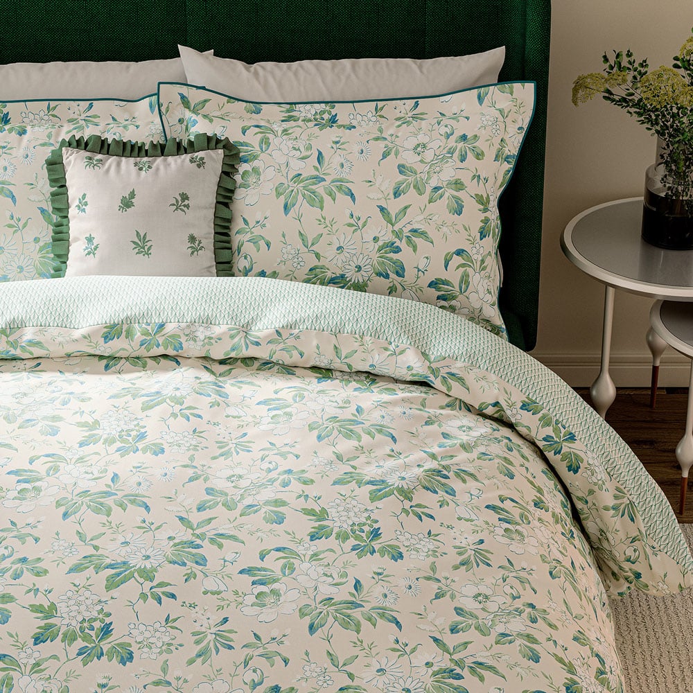 V&A Briar Bloom Single Green Duvet Set Image 5