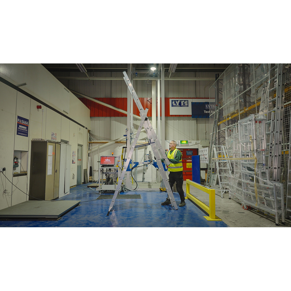 Lyte Ladders & Towers EN131-2 Professional 9 Rung Combination Ladder Image 6